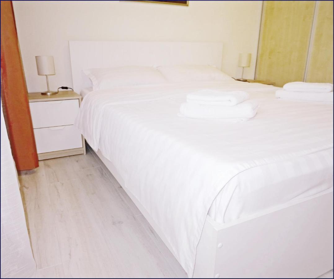 Smart Apartament Piatra Neamt Exterior photo